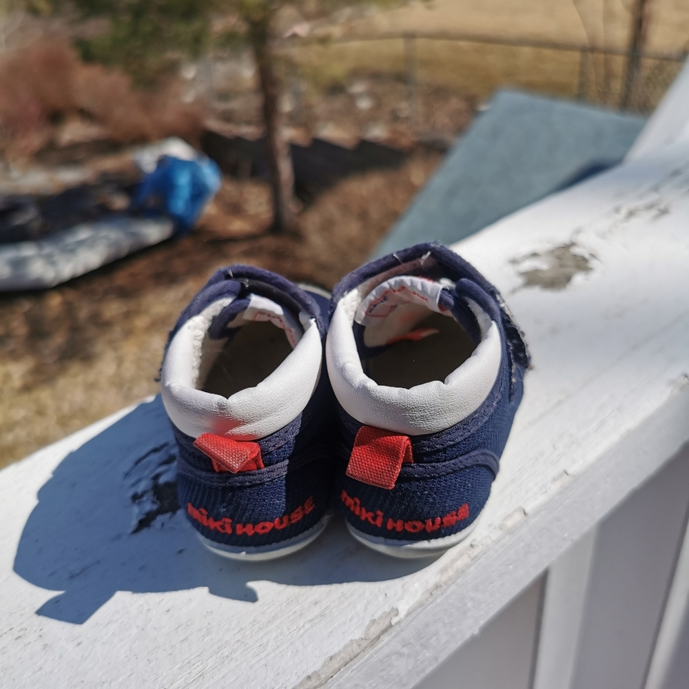 shoes - Picture 2 of 5